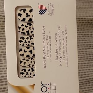 Color street in a mood clear overlay